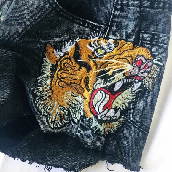 NEW Dolls Kill Wild Roar Fray Hem Embroidered Shorts - Picture 5 of 6